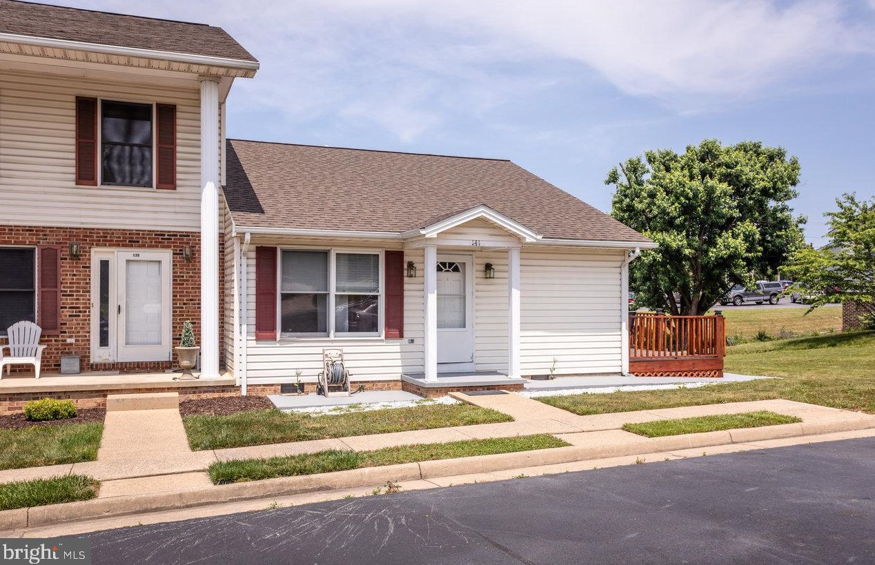 141 1st St, Broadway, VA 22815-9544