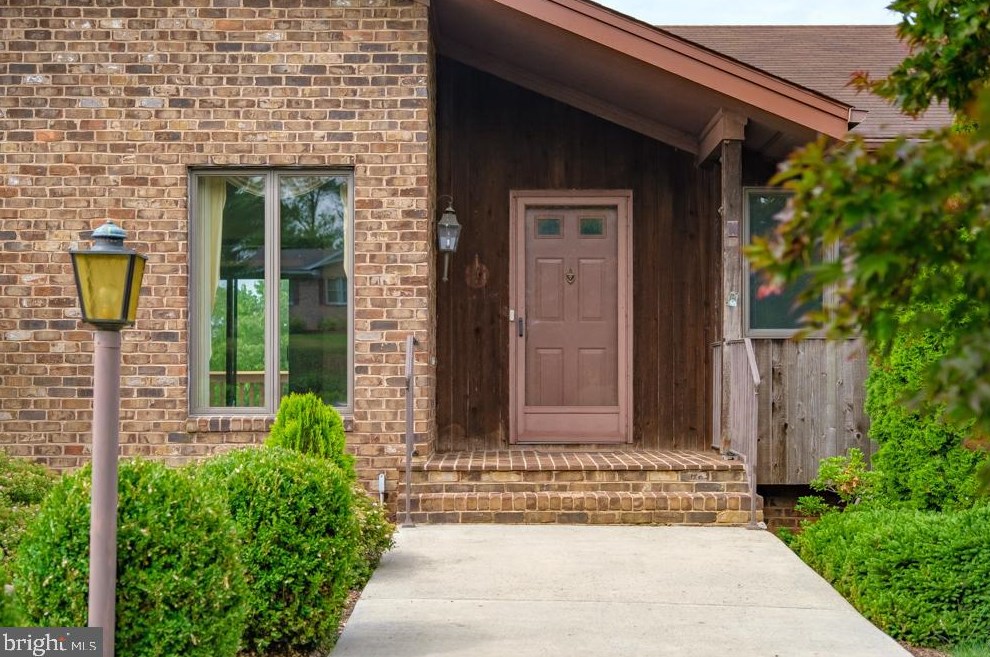 368 Broadmoor Ln, Broadway, VA 22815-9646