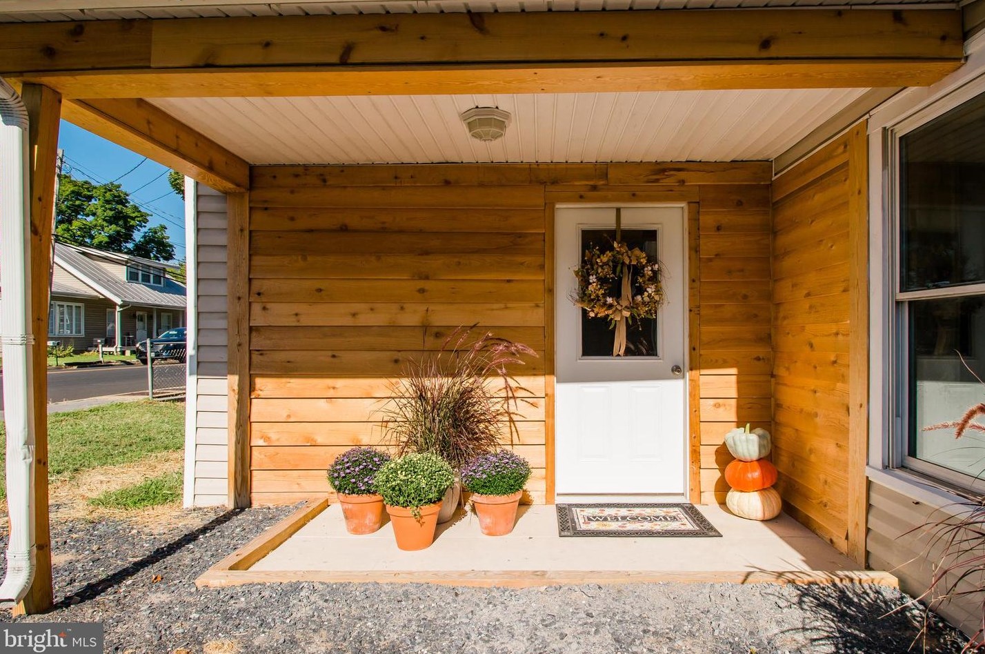 245 E Lee St, Broadway, VA 22815
