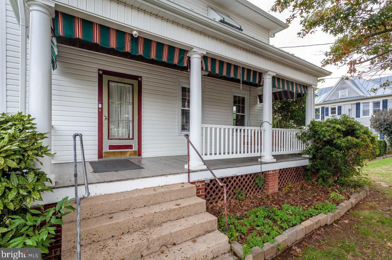 116 Hill Ave, Elkton, VA 22827