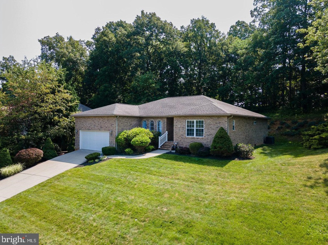 900 Confederacy Dr, Penn Laird, VA 22846