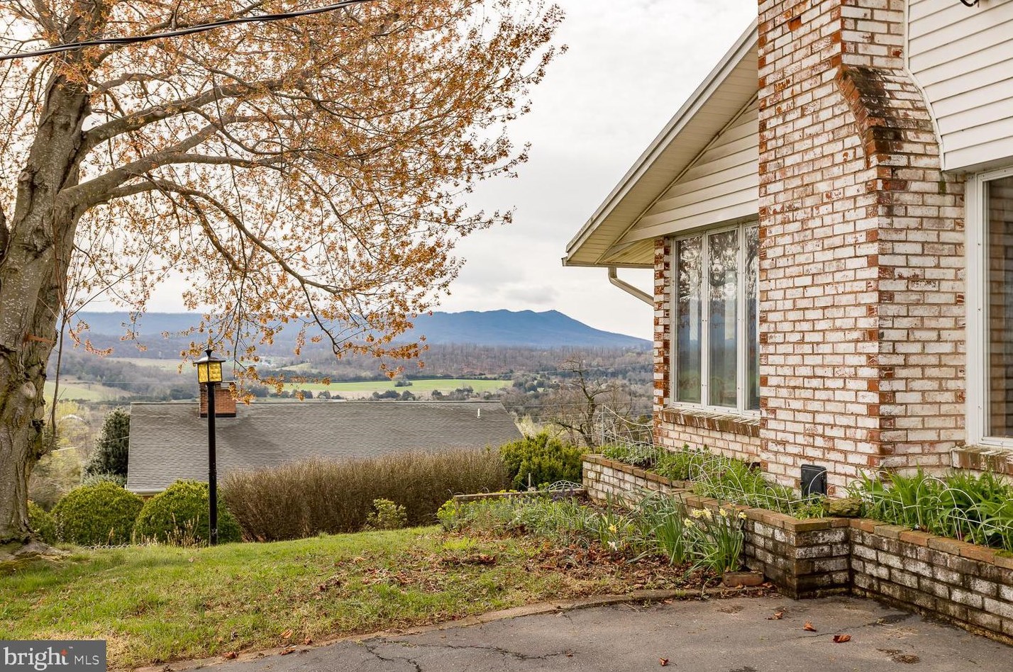 235 Windy Knoll Dr, Harrisonburg VA  22802-8886 exterior