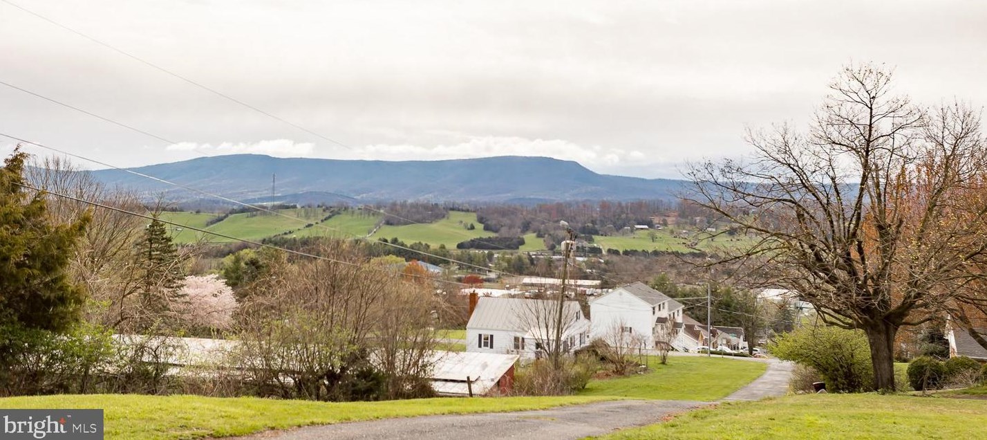 235 Windy Knoll Dr, Harrisonburg VA  22802-8886 exterior