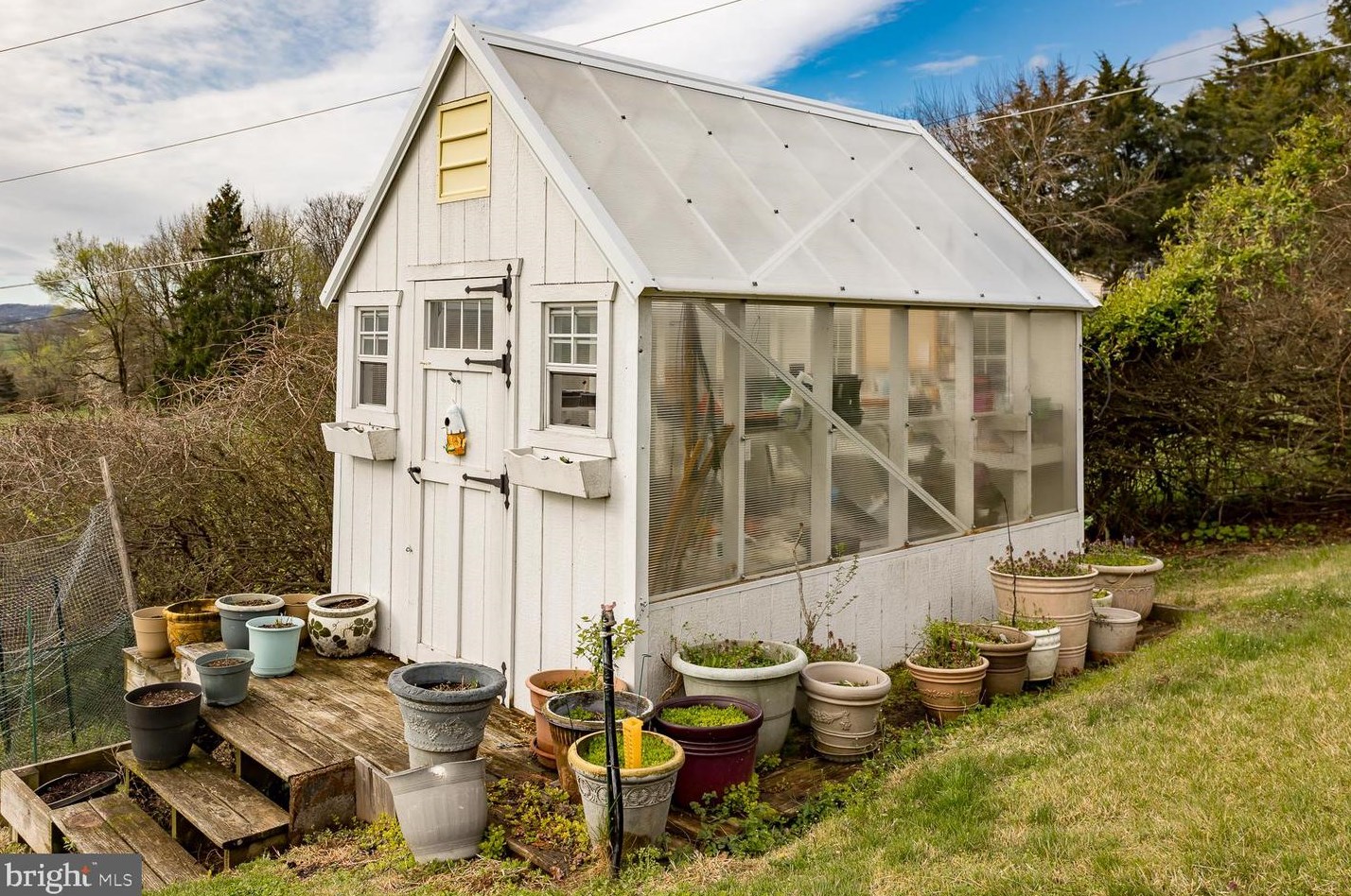 235 Windy Knoll Dr, Harrisonburg VA  22802-8886 exterior