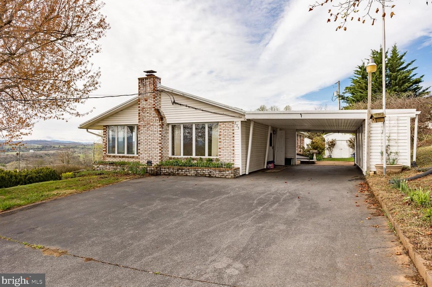 235 Windy Knoll Dr, Harrisonburg VA  22802-8886 exterior