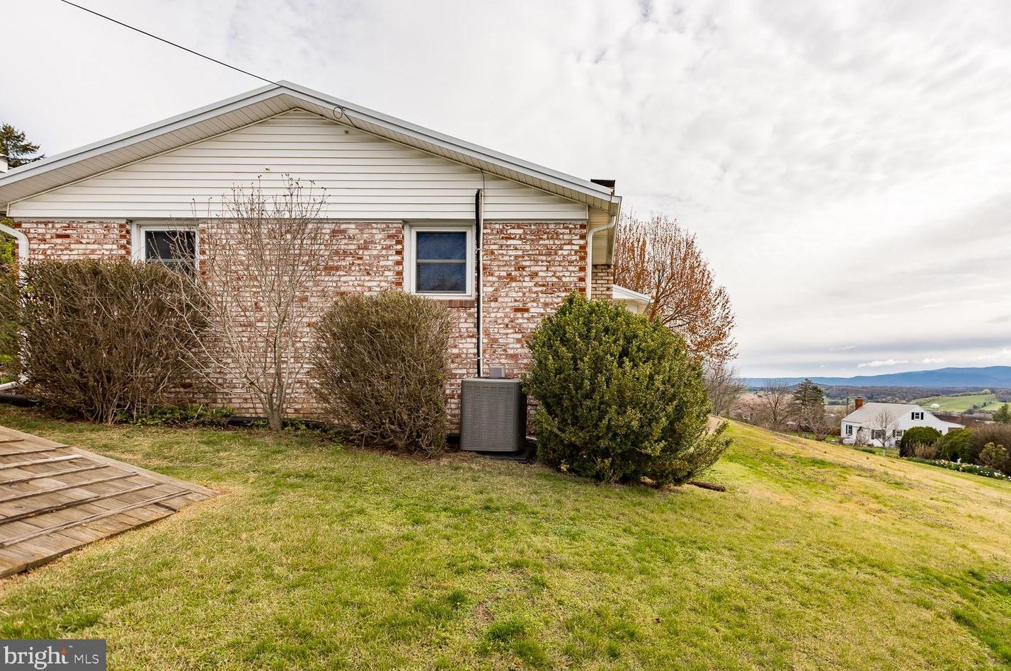 235 Windy Knoll Dr, Harrisonburg VA  22802-8886 exterior