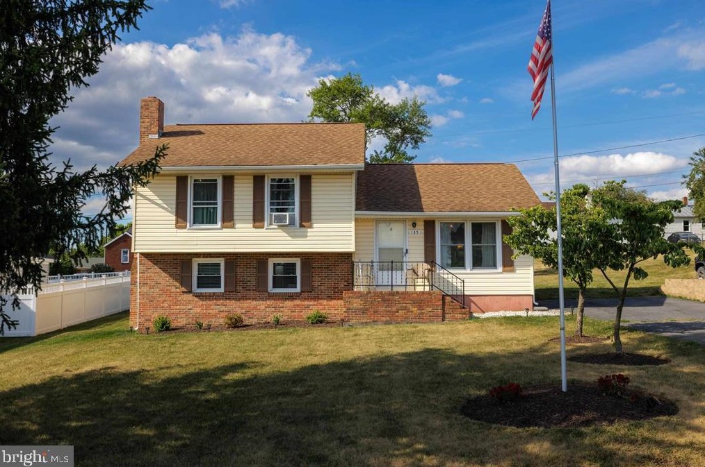 135 4th St, Broadway, VA 22815