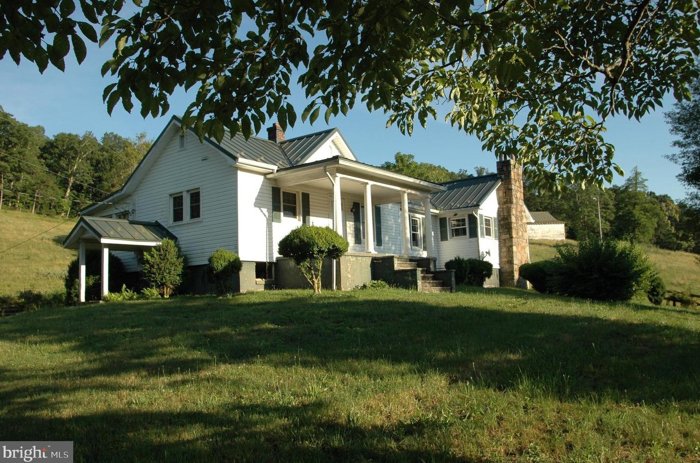 444 Scrabble Rd, Castleton, VA 22716