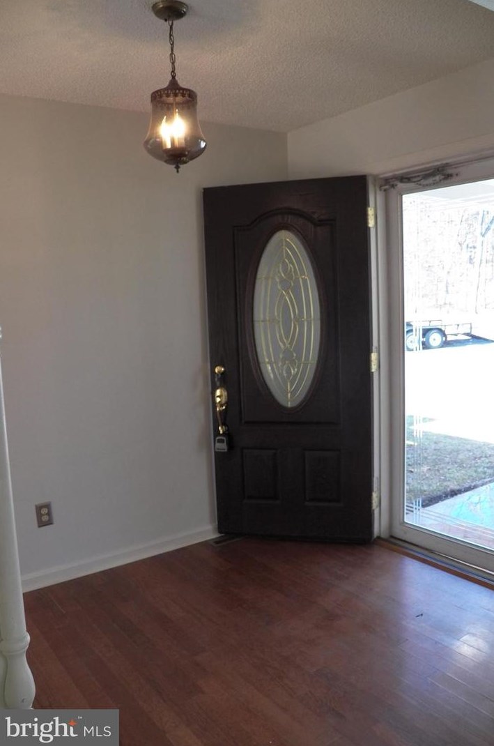 78 Lizzie Mills Rd, Castleton, VA 22716