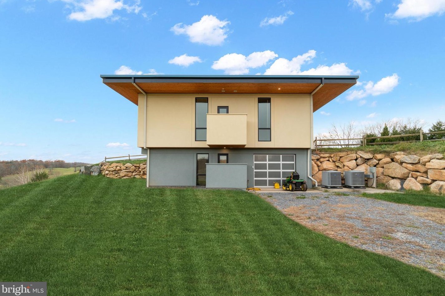 226 Lizzie Mills Rd, Castleton, VA 22716