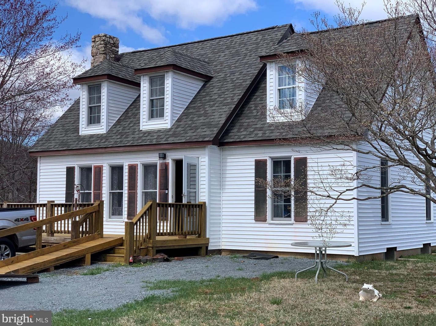 663 Aaron Mountain Rd, Castleton, VA 22716