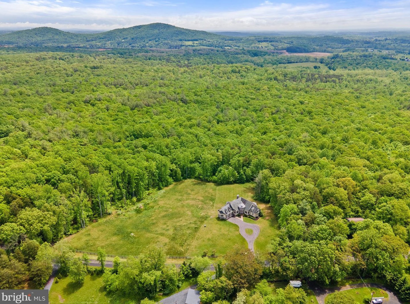 324 Aaron Mountain Rd, Castleton, VA 22716