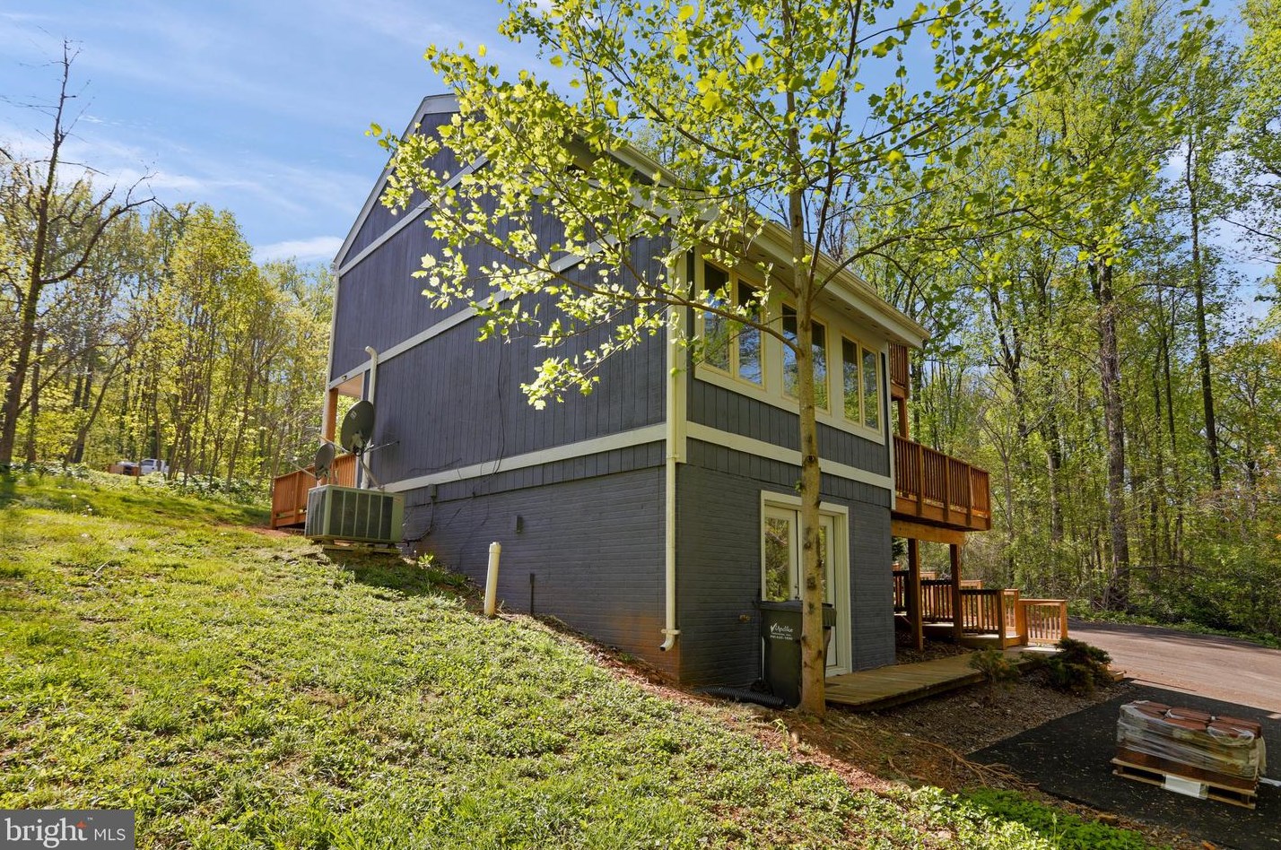 145 Skyway Ln, Front Royal, VA 22623