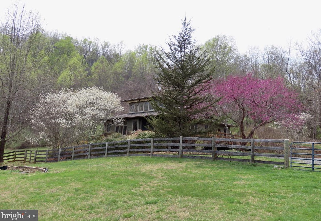 271 Whorton Hollow Rd, Castleton, VA 22716
