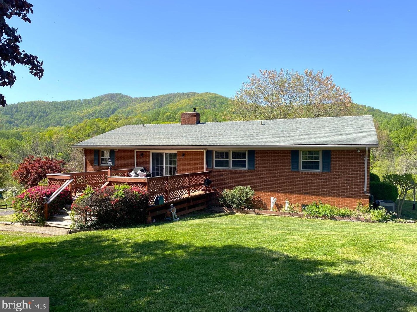838 Woodward Rd, Sperryville, VA 22740