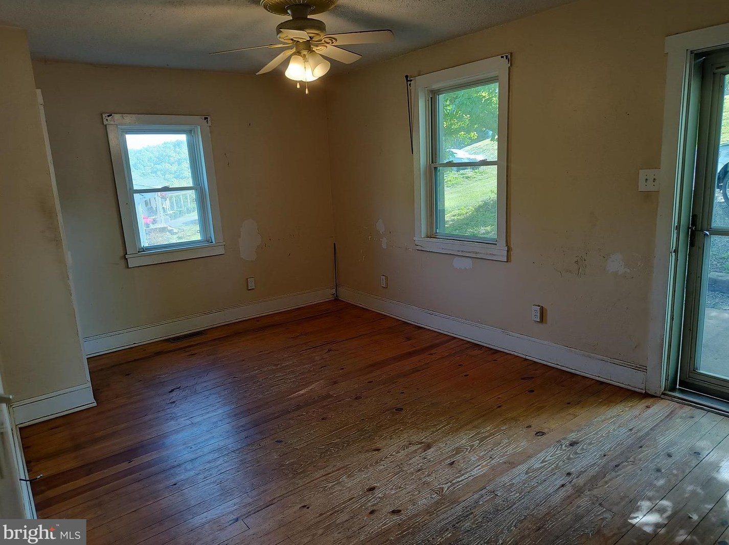 63 Waterfall Rd, Front Royal, VA 22623