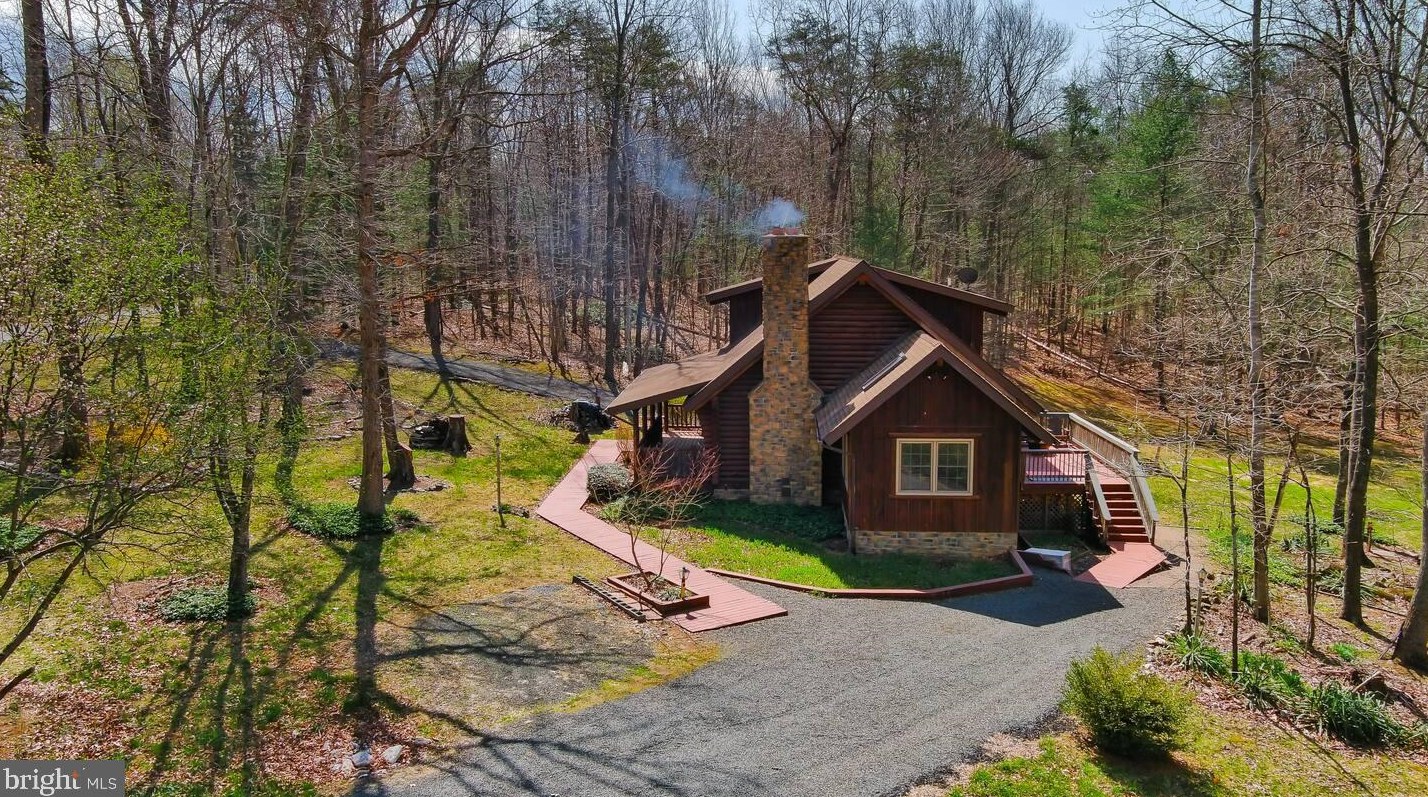 42 Blossom Lake Ln, Castleton, VA 22716