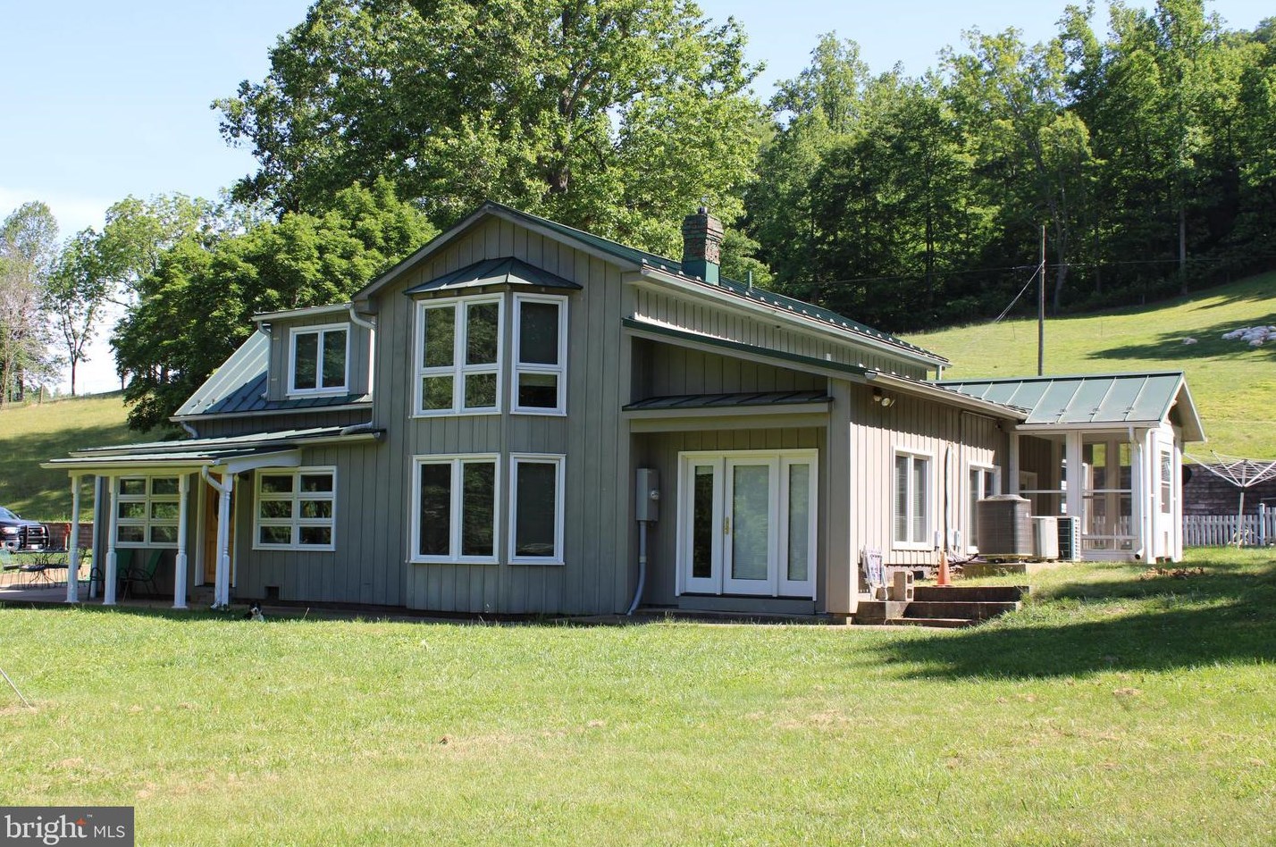 455 Old Hollow Rd, Sperryville, VA 22740
