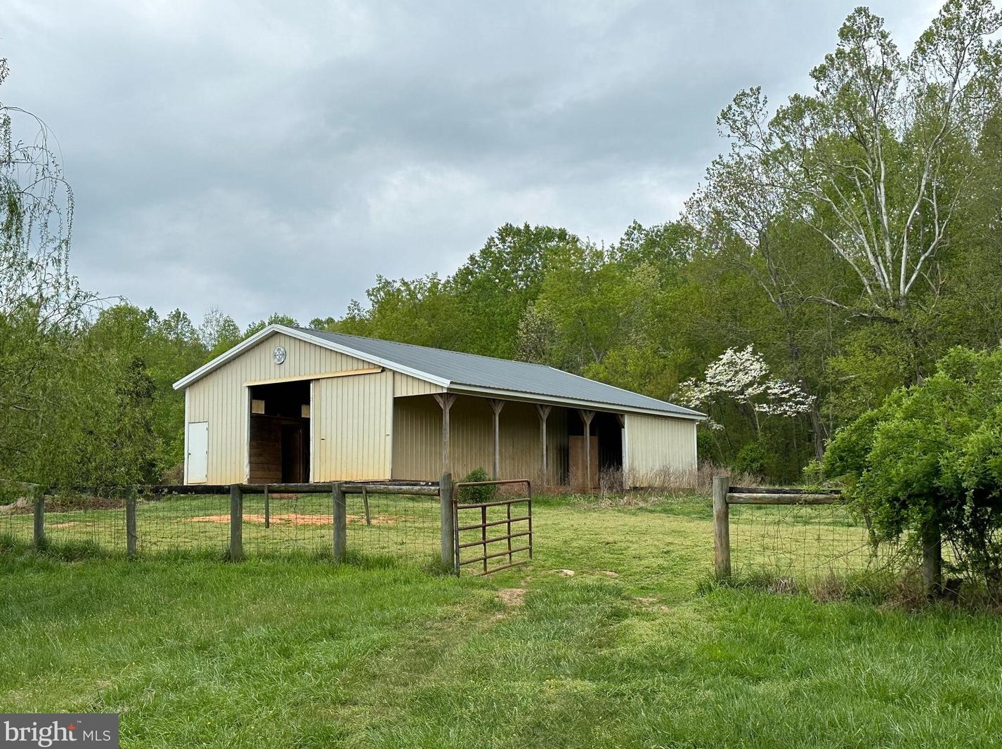 4 Castle Rock Ln, Castleton, VA 22716-2644