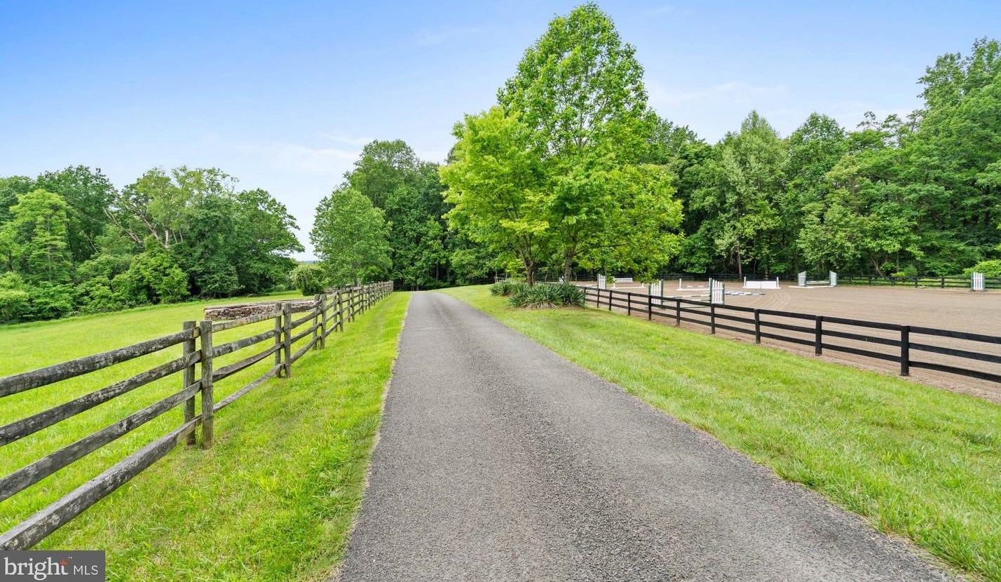 501 Richmond Rd, Castleton, VA 22716-2729