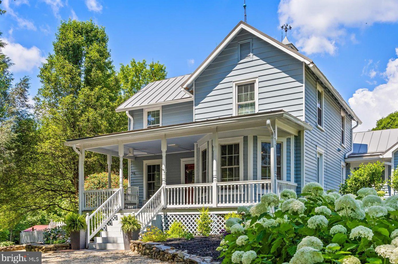 823 Scrabble Rd, Castleton, VA 22716