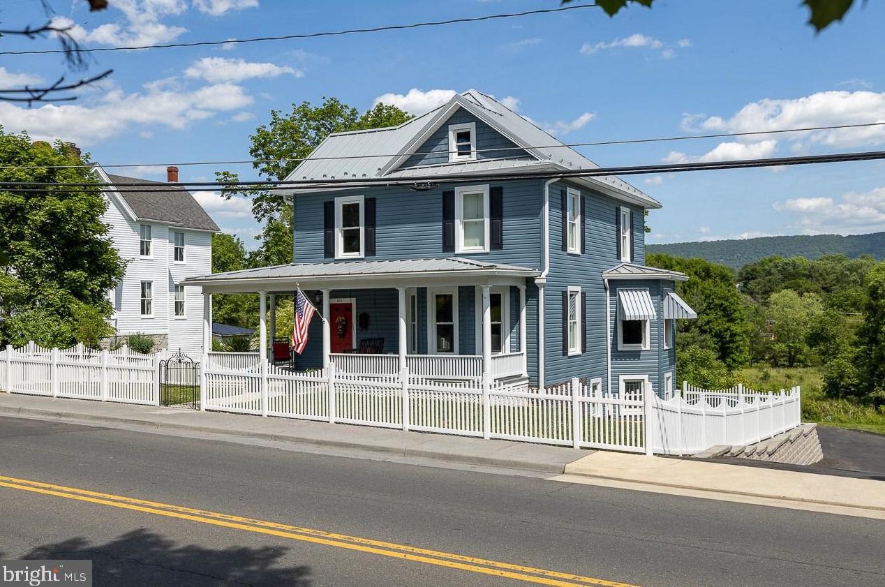 611 S Main St, Woodstock, VA 22664