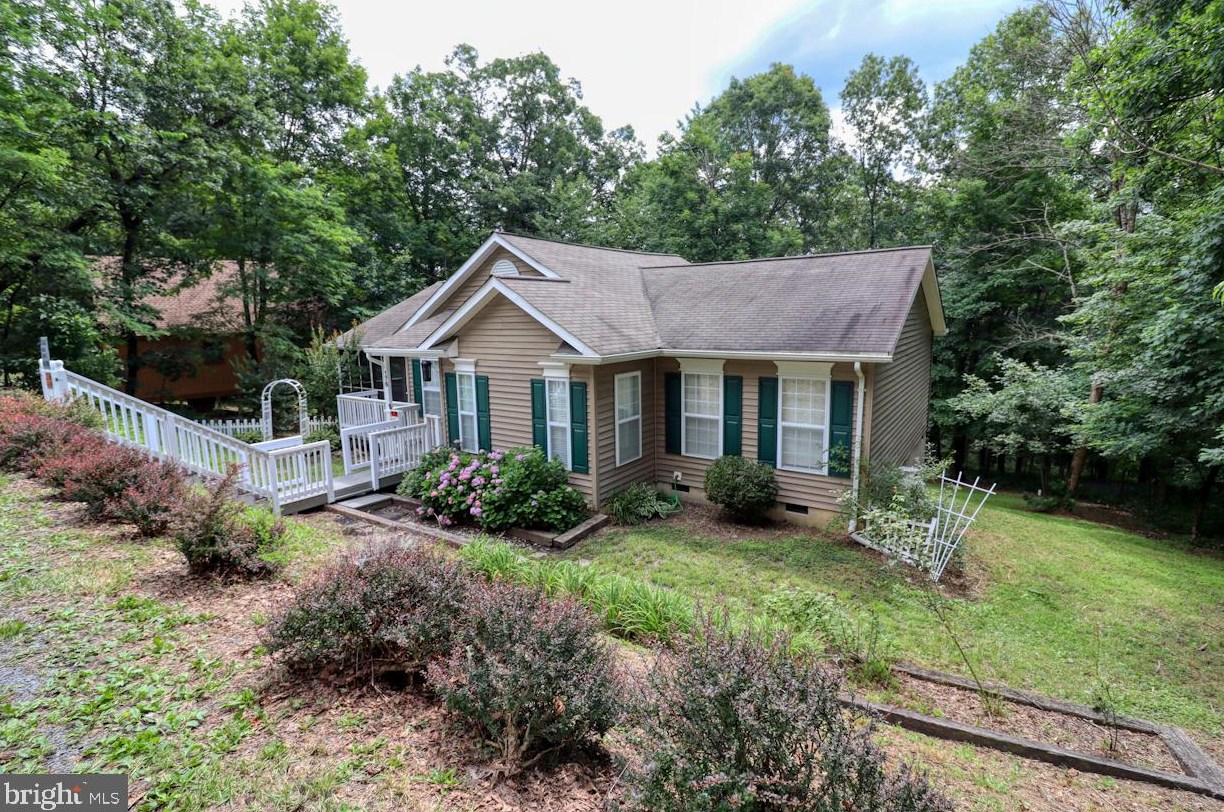 176 Maple Ave, Mount Jackson, VA 22842-3535