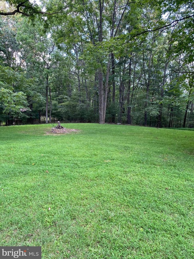 1017 Maple Rd, Mount Jackson, VA 22842-3445