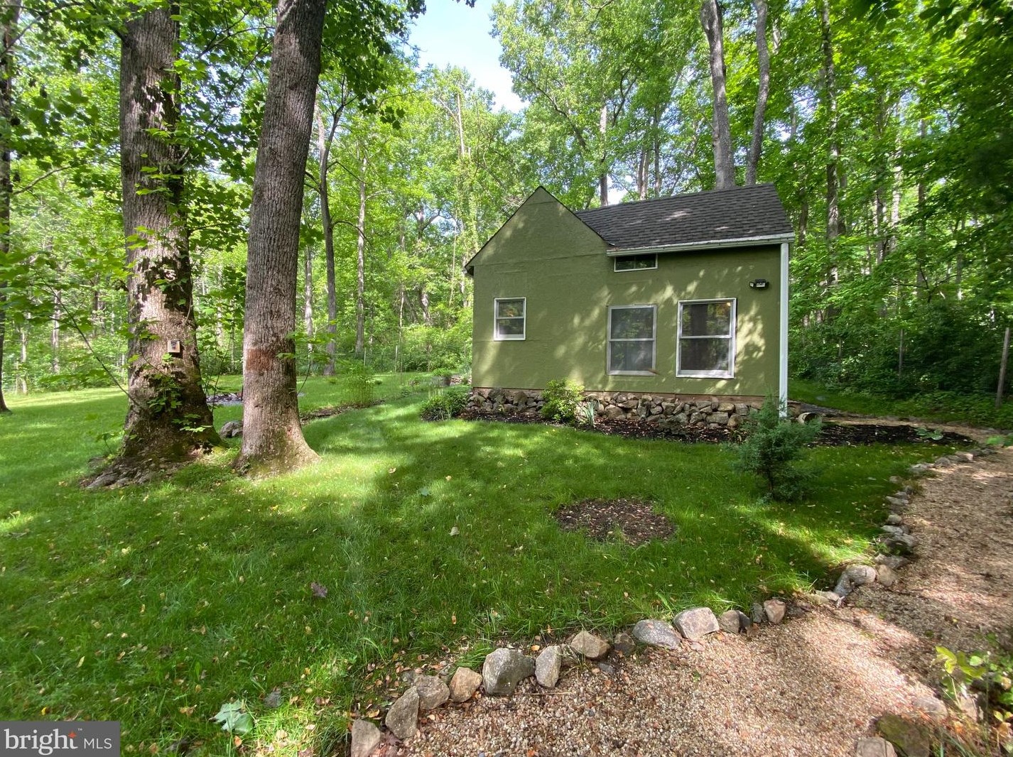 68 Mine Mountain Ln, Saint Davids Church, VA 22652-1907