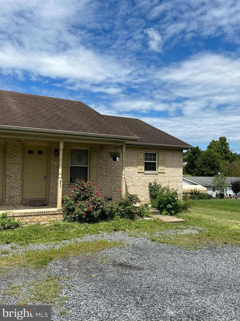 21 Hillside Dr, Maurertown, VA 22644
