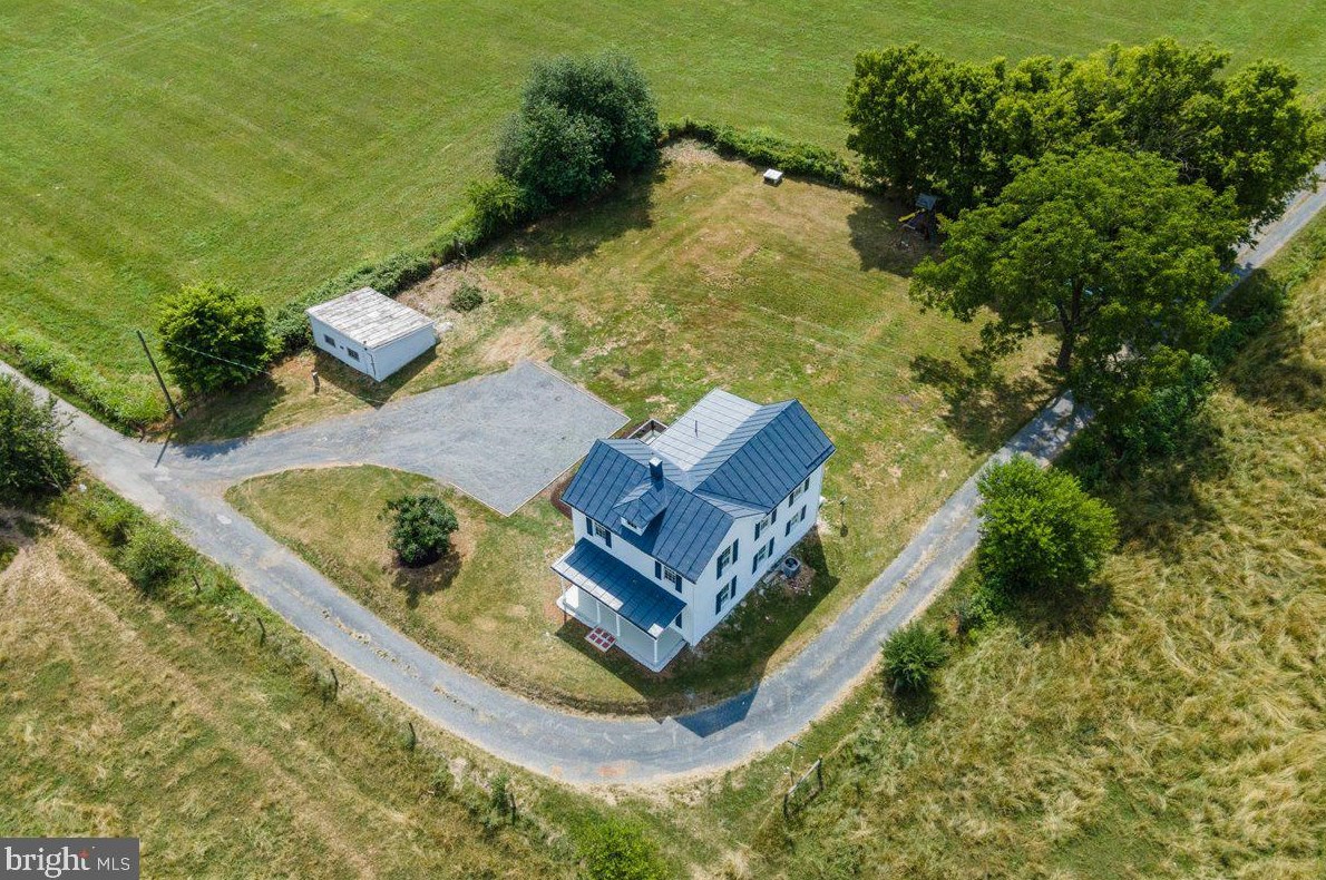 105 Short Run Ln, Mount Jackson, VA 22842-2868