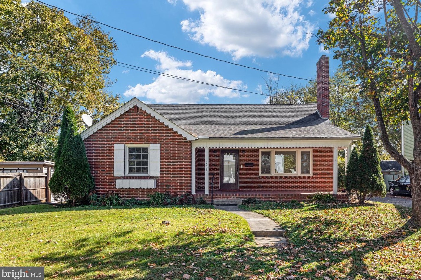 243 Sharpe St, Strasburg, VA 22657