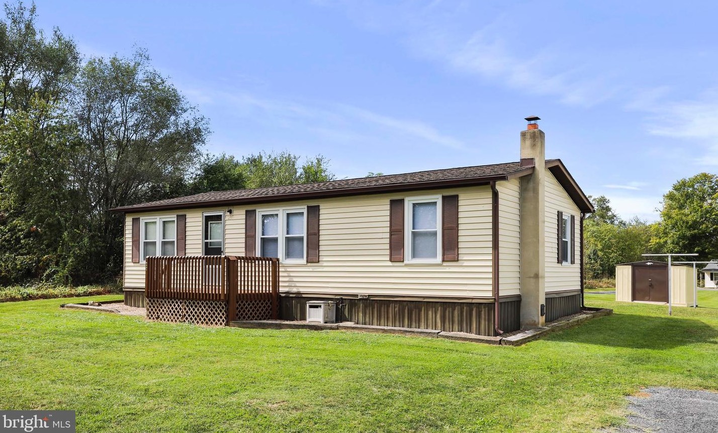 6221 Short St, Mount Jackson, VA 22842-9772