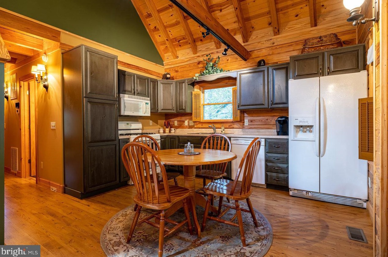 108 Bitternut Ln, Mount Jackson, VA 22842-3491