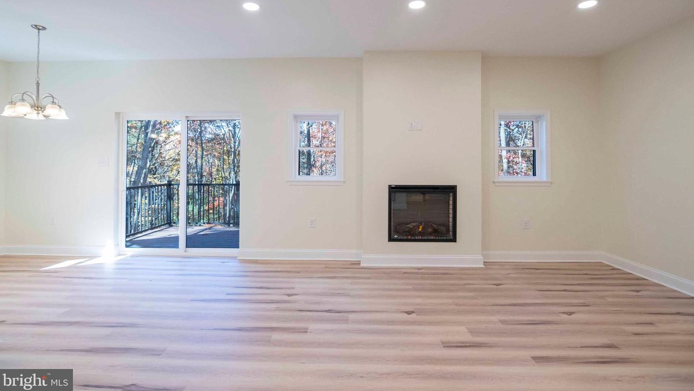 8011 Crooked Run Rd, Basye, VA 22810-2024