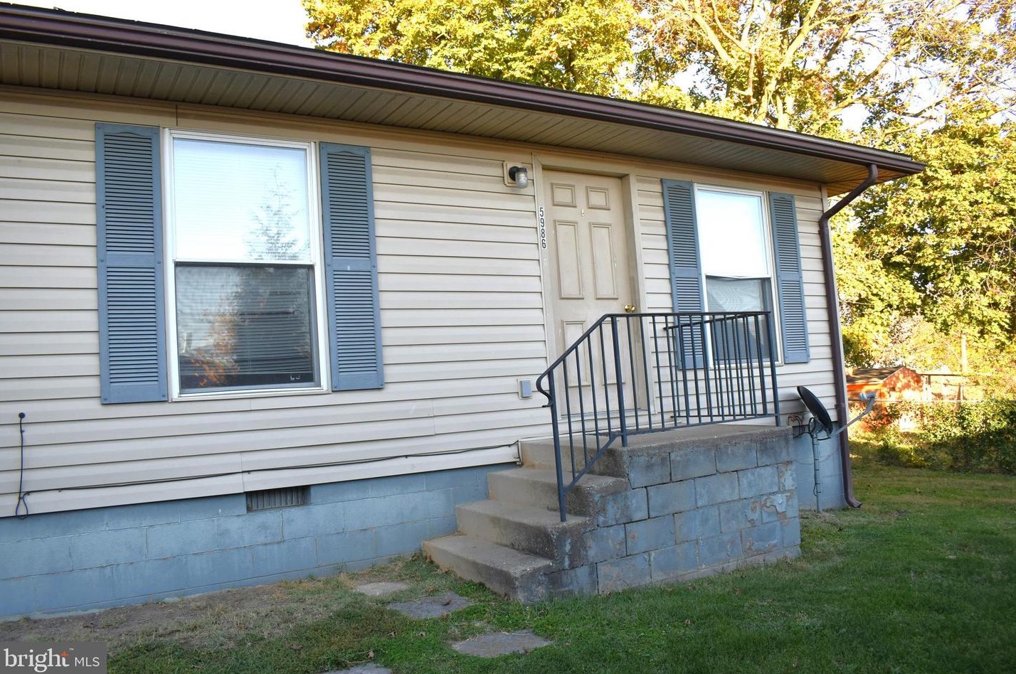 5986 Broad St, Mount Jackson, VA 22842