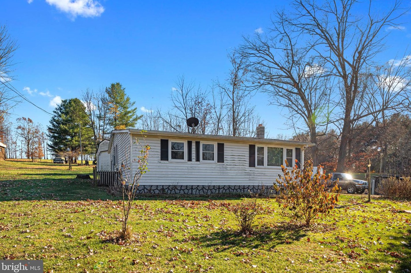 6138 Middle Rd, Mount Jackson, VA 22842-2103