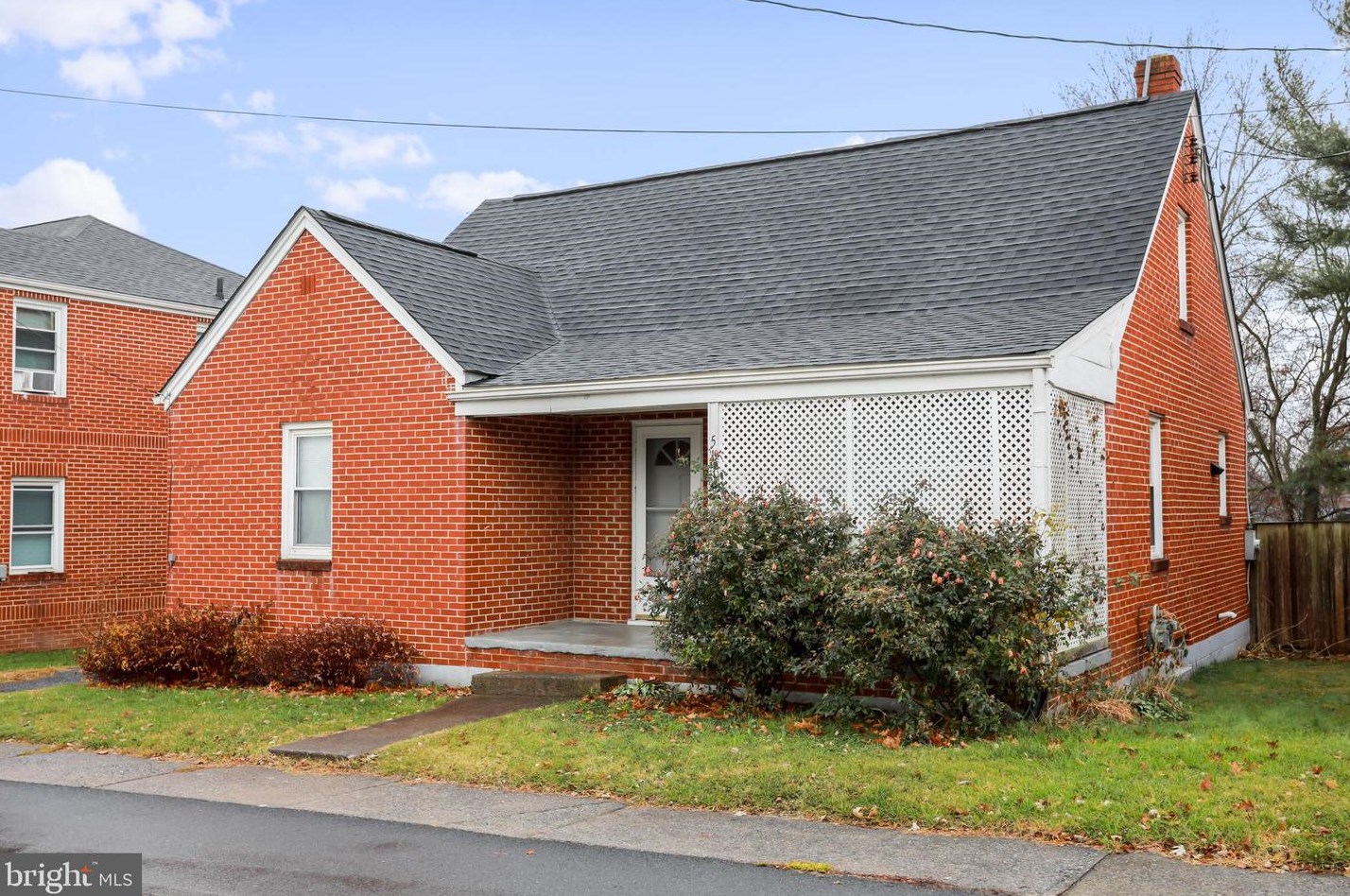 517 W King St, Strasburg, VA 22657