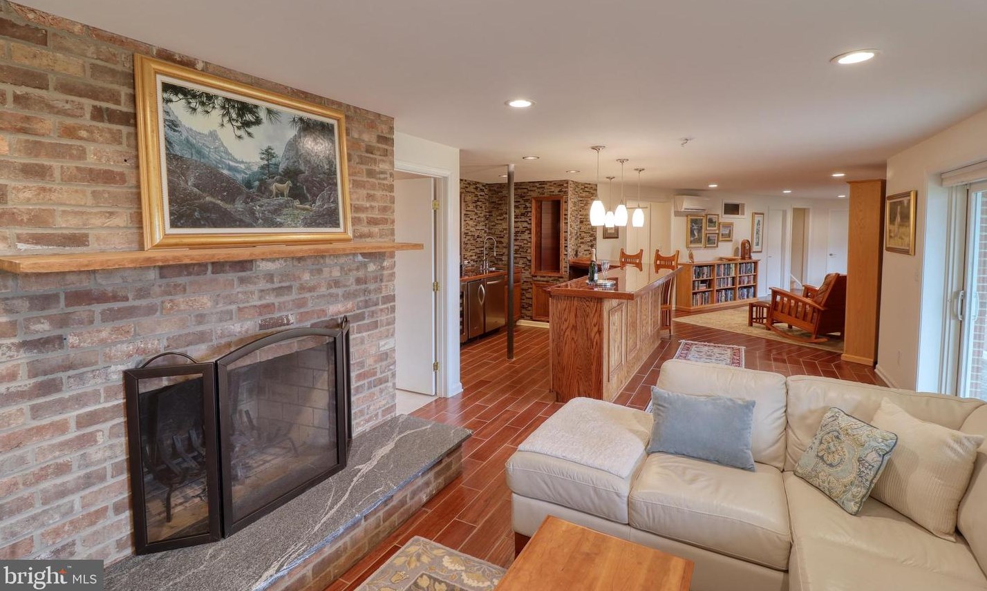 1635 Riverview Dr, Toms Brook, VA 22660
