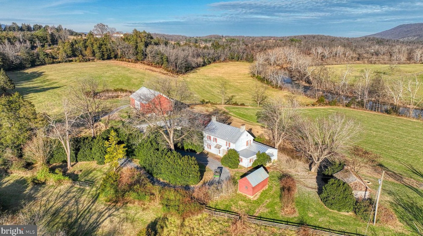 1410 Riverview Dr, Toms Brook, VA 22660
