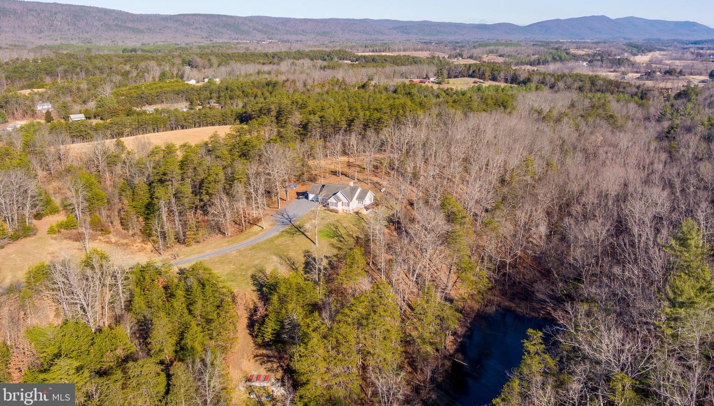 137 Seven Fountains Rd, Saint Davids Church, VA 22652-2252