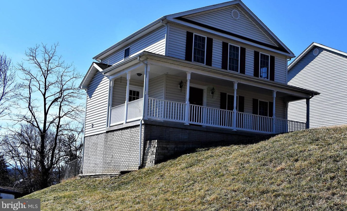 134 E North St, Strasburg, VA 22657