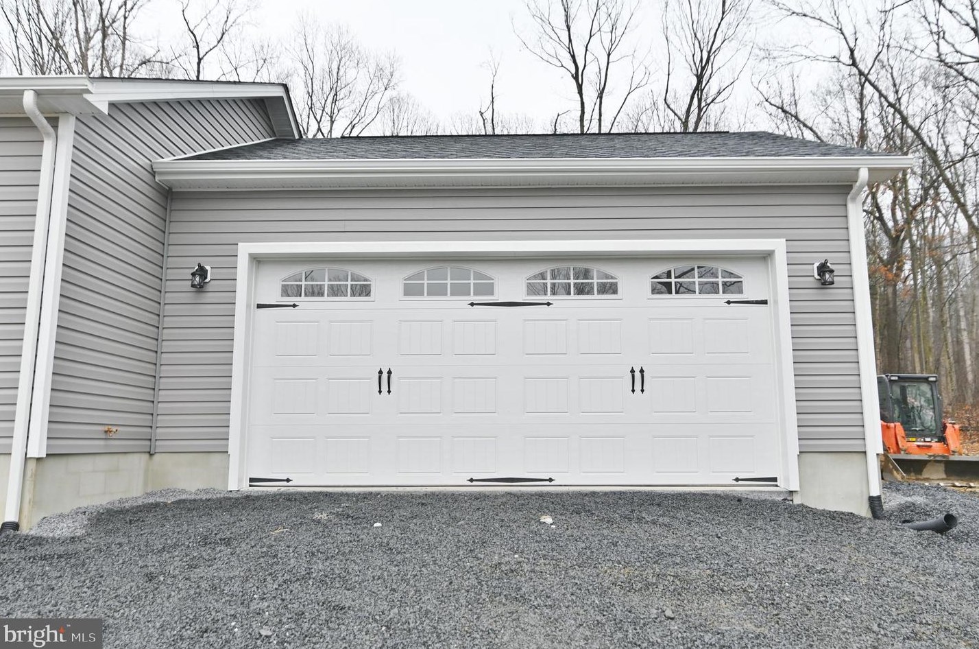 898 Roundhill Rd, Mount Jackson, VA 22842-3034