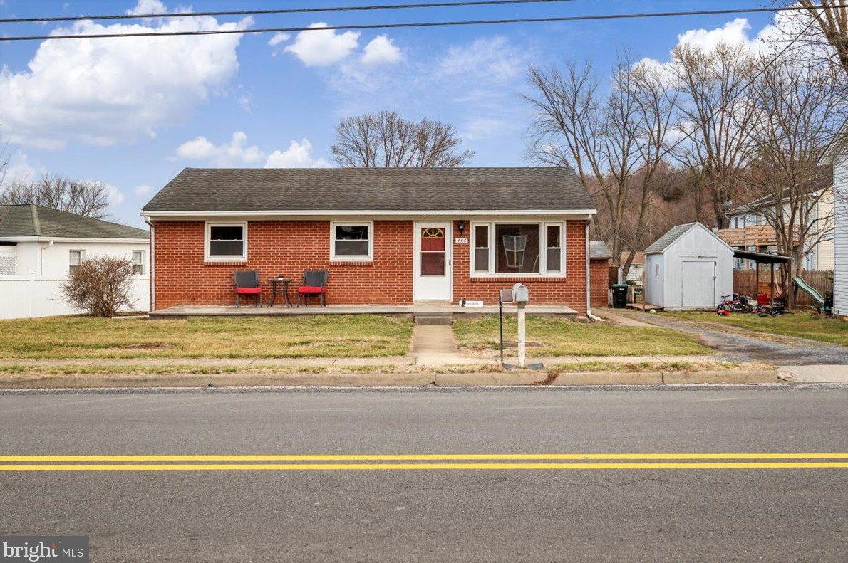 456 W Old Cross Rd, New Market, VA 22844