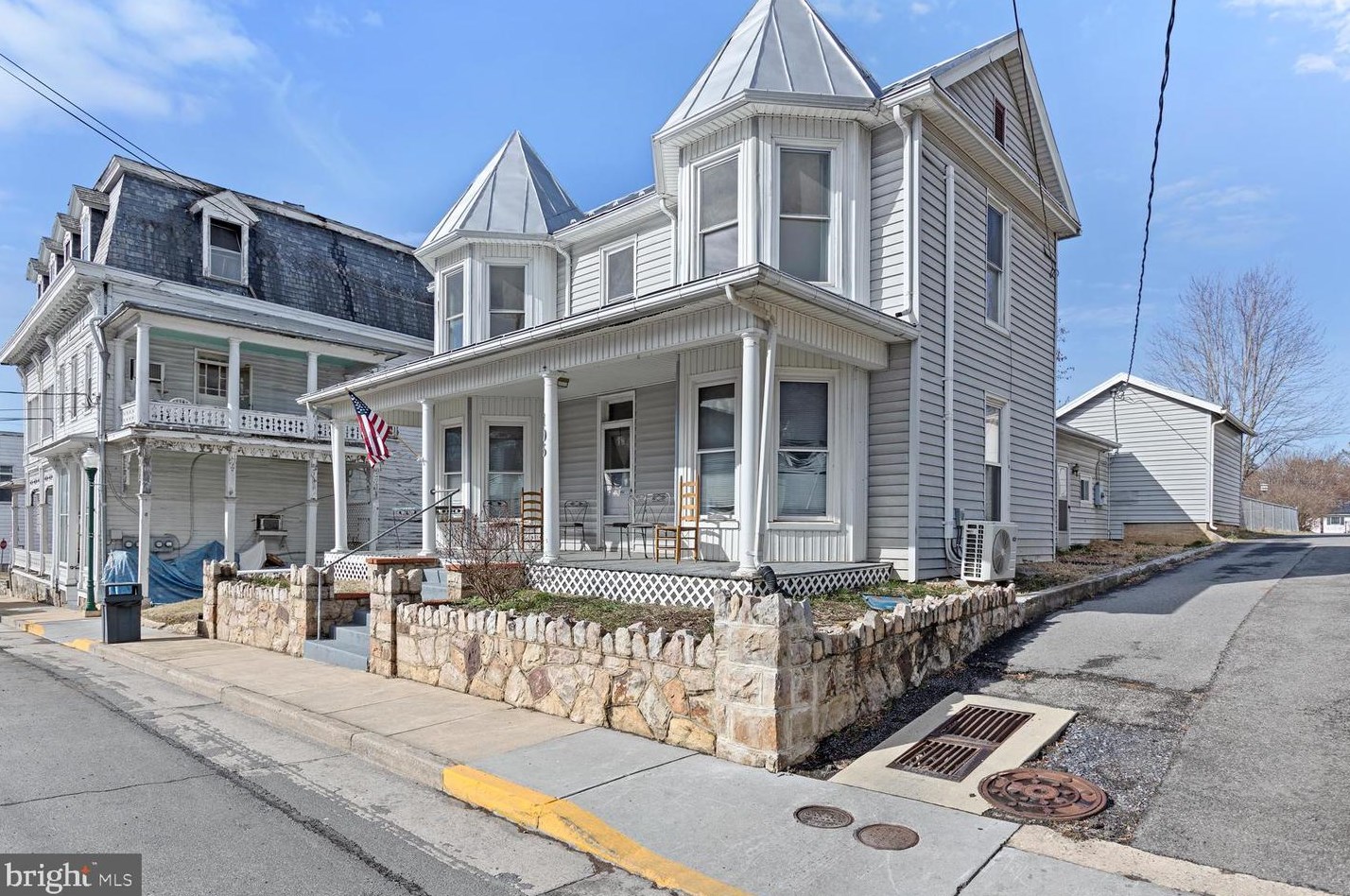 106 N Main St, Edinburg, VA 22824