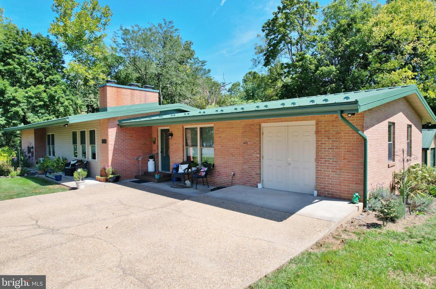 110 Comer St, Edinburg, VA 22824