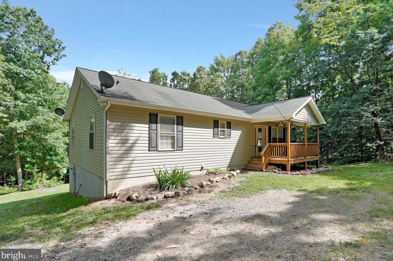 246 Crosswoods Dr, Saint Davids Church, VA 22652