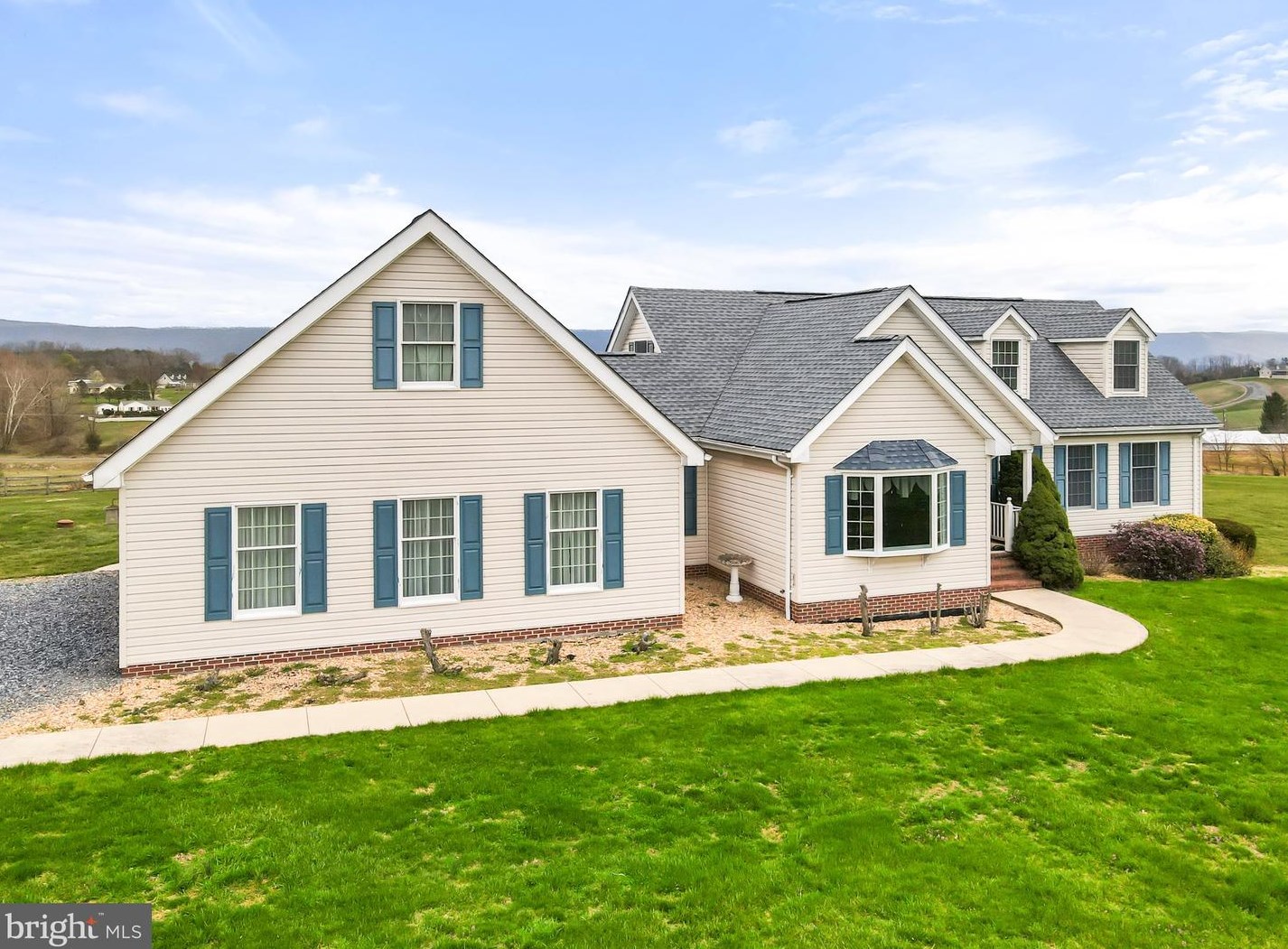 158 Manor Hill Dr, Toms Brook, VA 22660