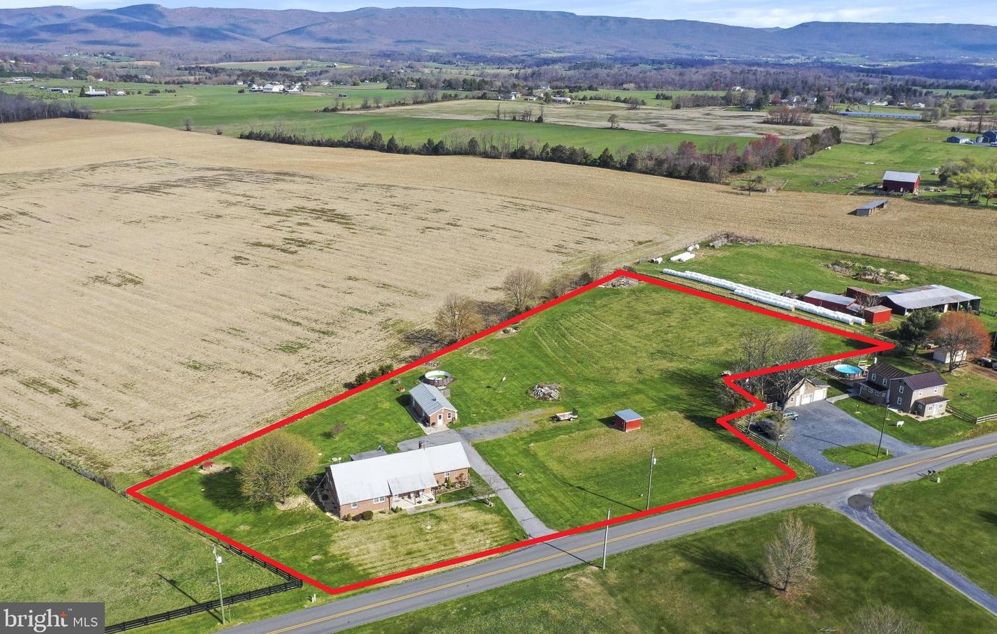 1527 Readus Rd, Edinburg, VA 22824