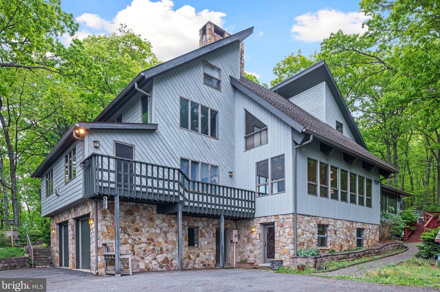 576 Mountain Laurel Dr, Mount Jackson, VA 22842